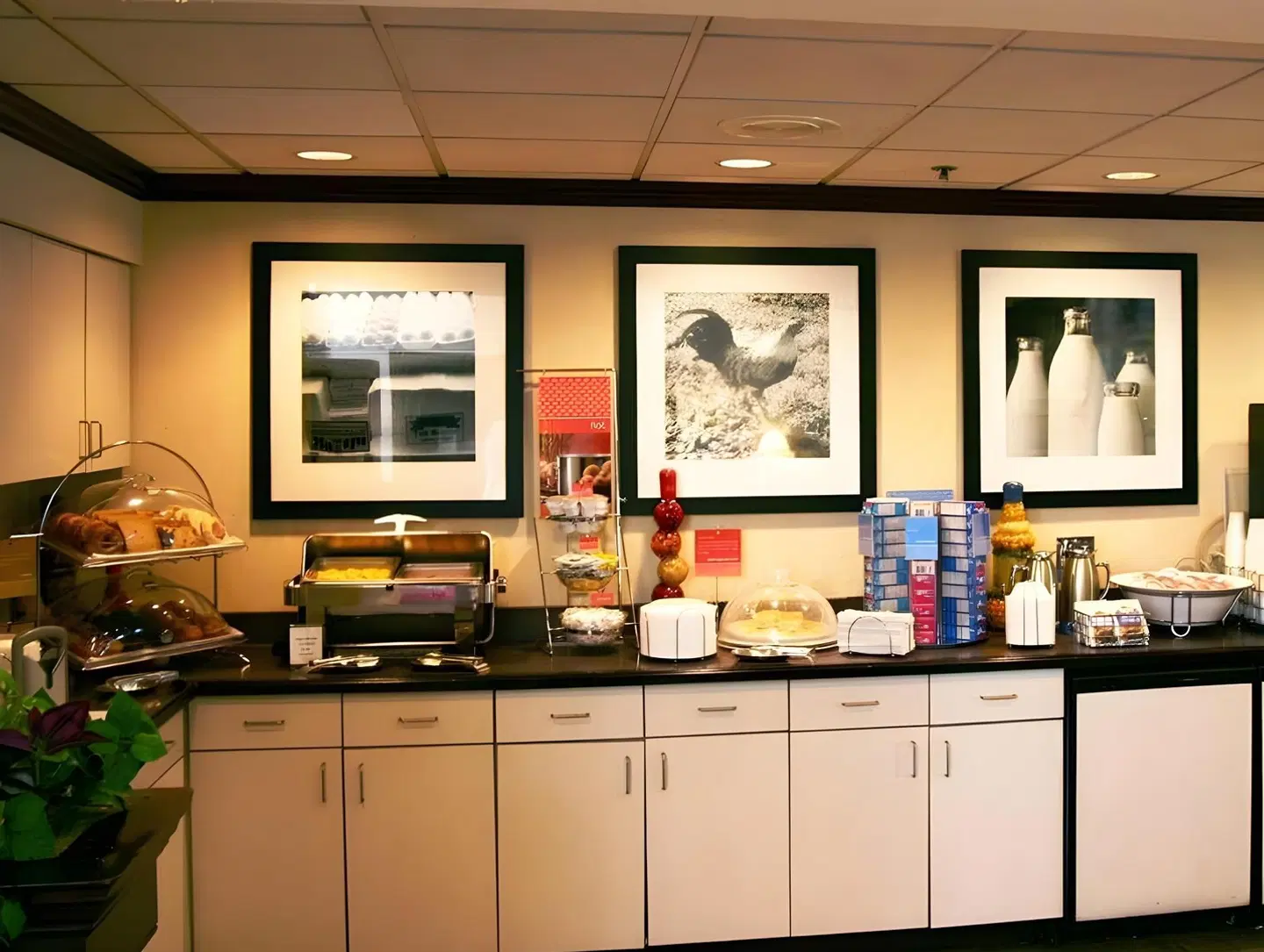 Hampton Inn & Suites Bethlehem Bar