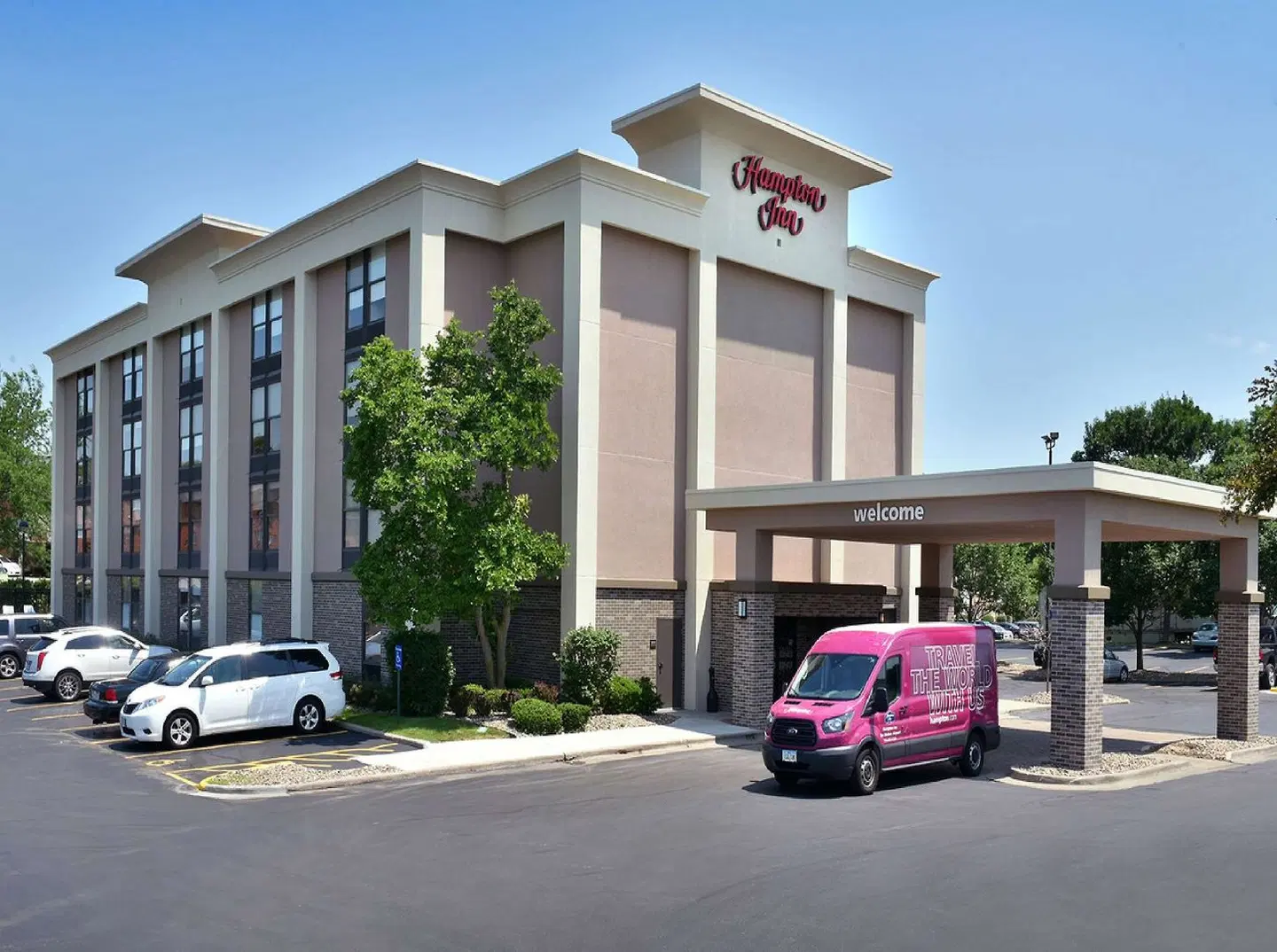 Hampton Inn Des Moines-Airport EXTERIOR
