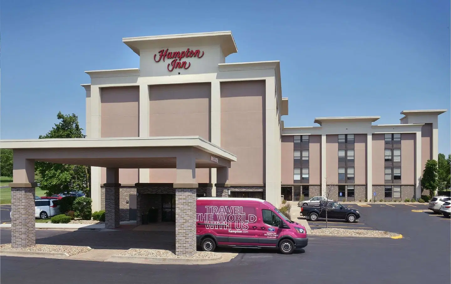 Hampton Inn Des Moines-Airport EXTERIOR