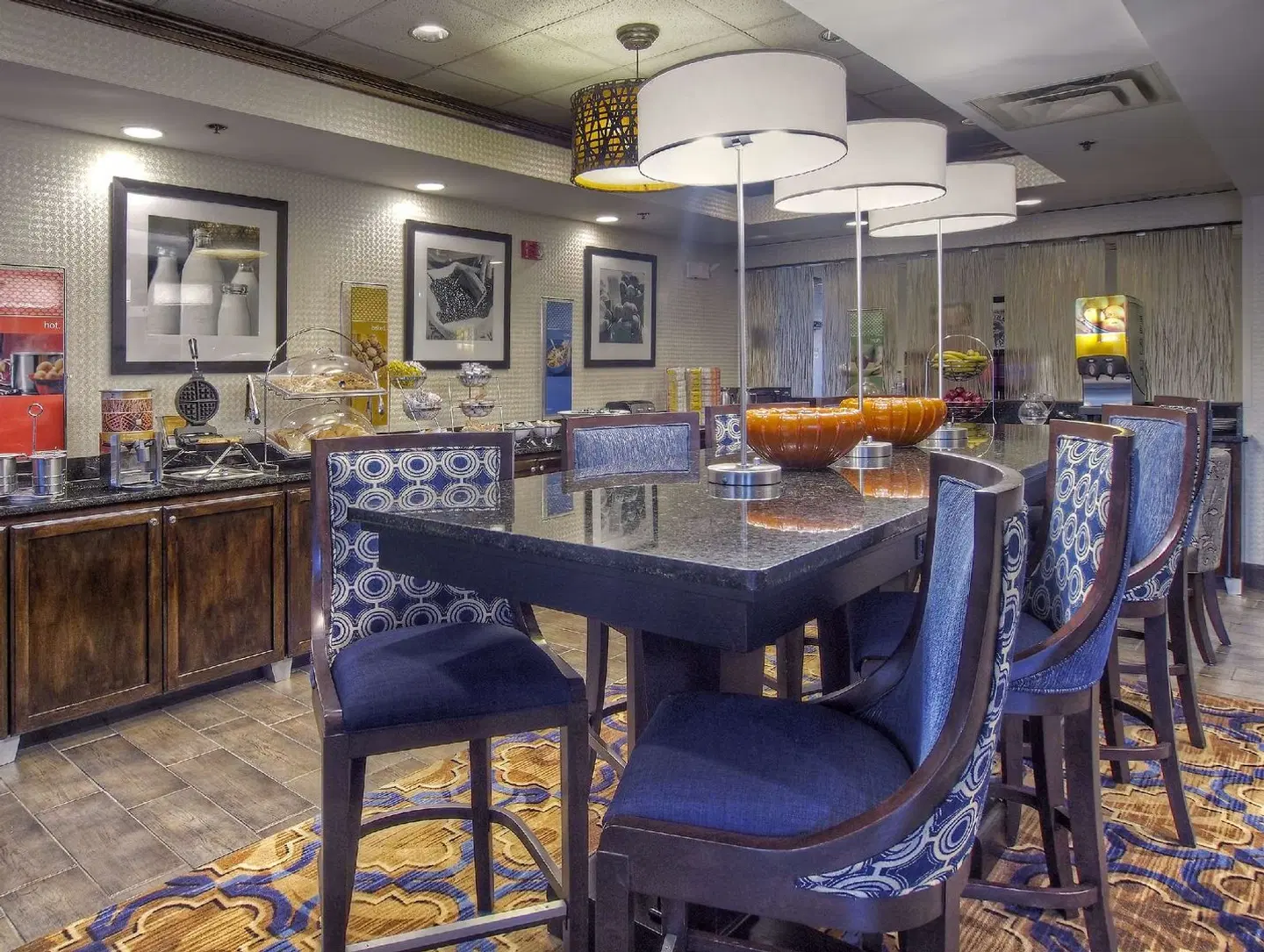 Hampton Inn Bristol Bar