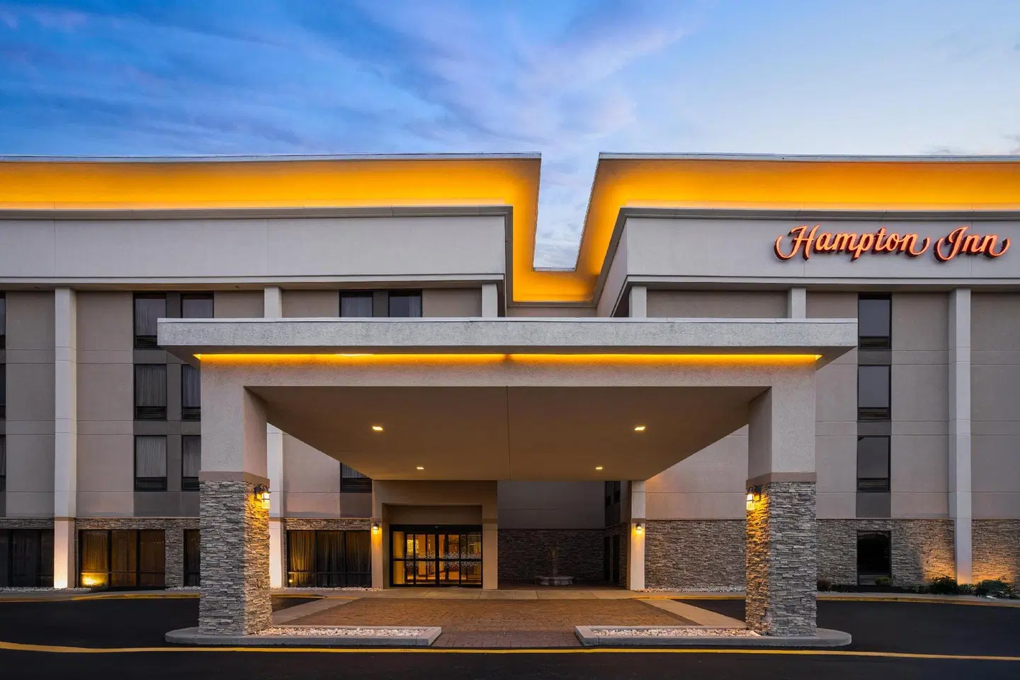 Hampton Inn Dover EXTERIOR