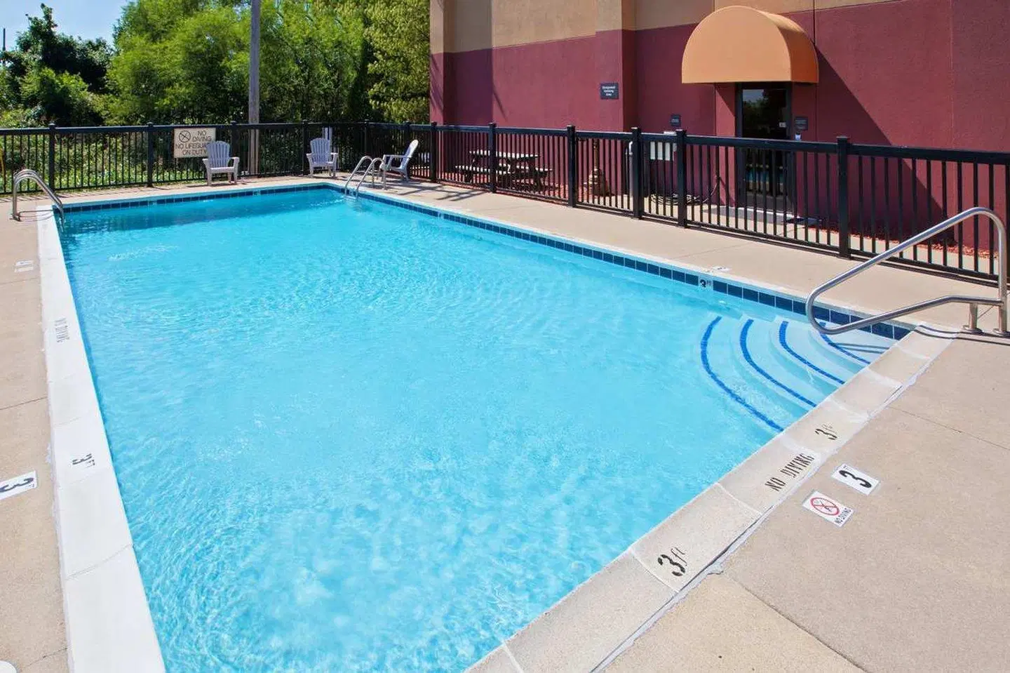 Hampton Inn Louisville I-65 @ Brooks Rd. OUTDOOR_POOL
