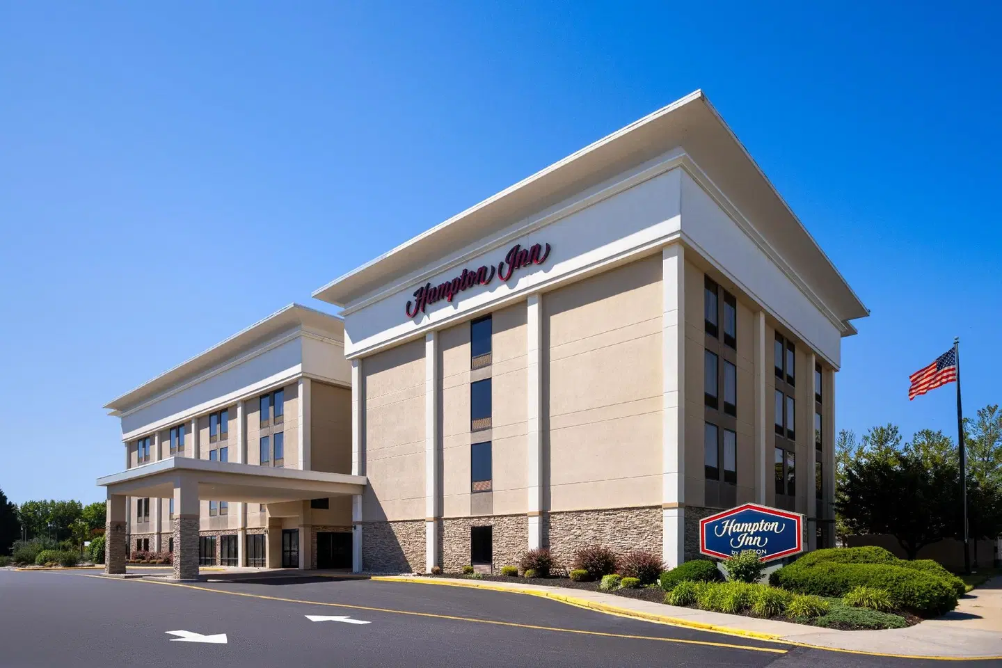 Hampton Inn Dover EXTERIOR