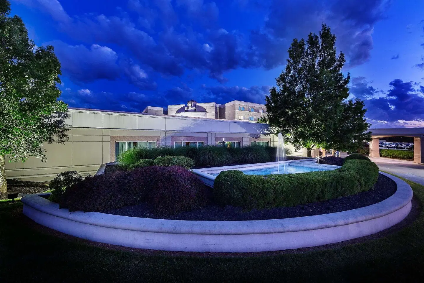 Hilton Cincinnati Airport EXTERIOR