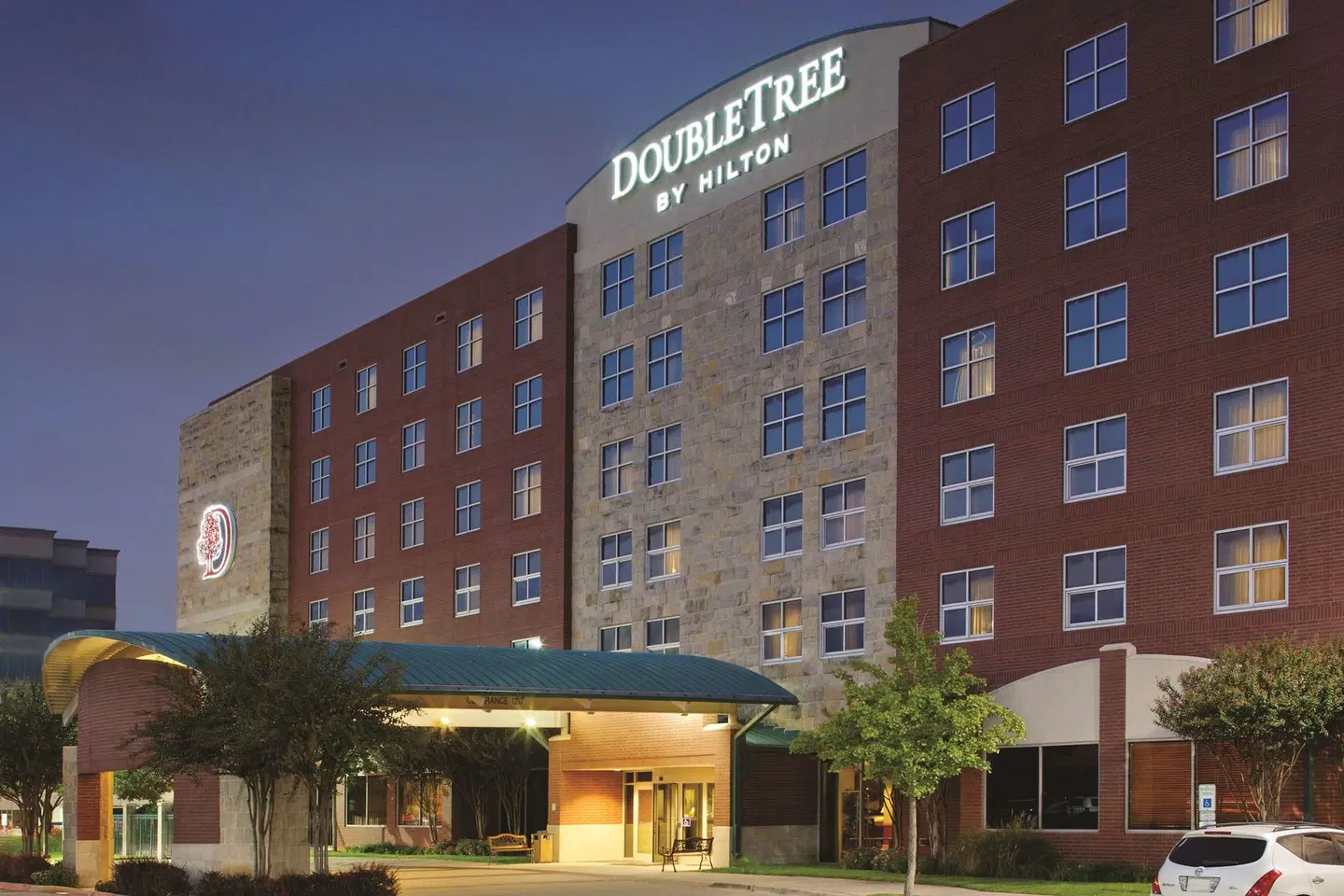 DoubleTree Club by Hilton Dallas-Farmers Branch EXTERIOR