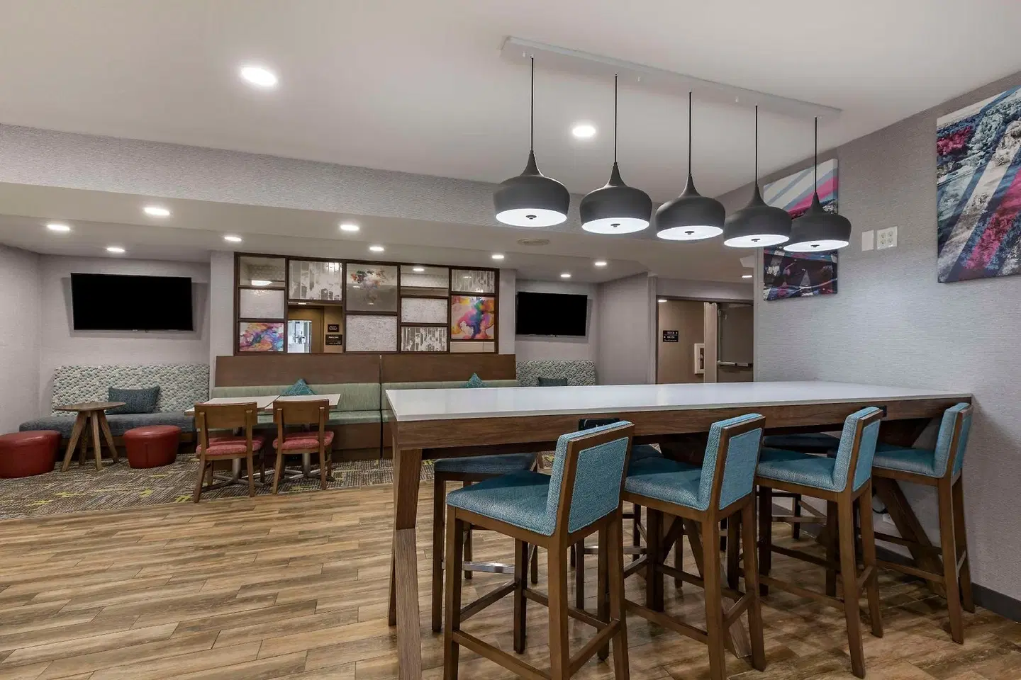 Hampton Inn Ft. Collins Bar