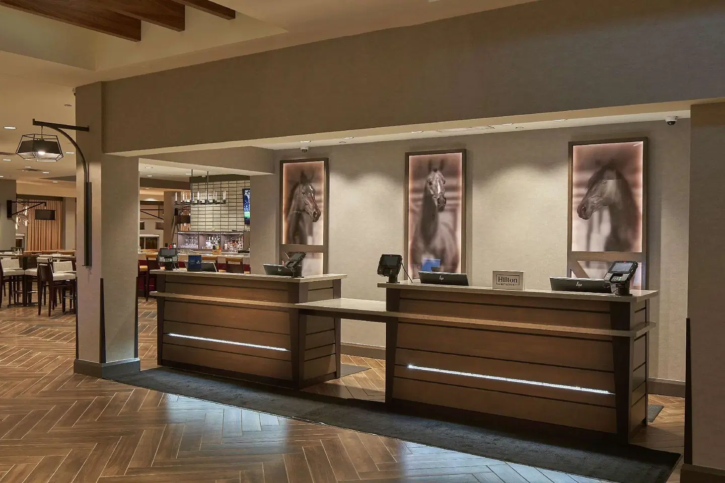 Hilton Cincinnati Airport LOUNGE_LOBBY