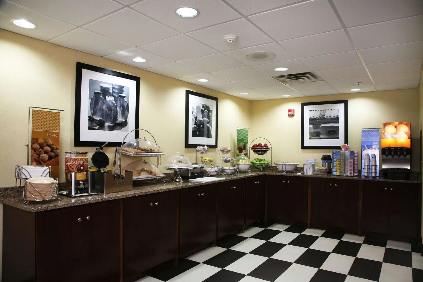 Hampton Inn Cincinnati Airport South Bar