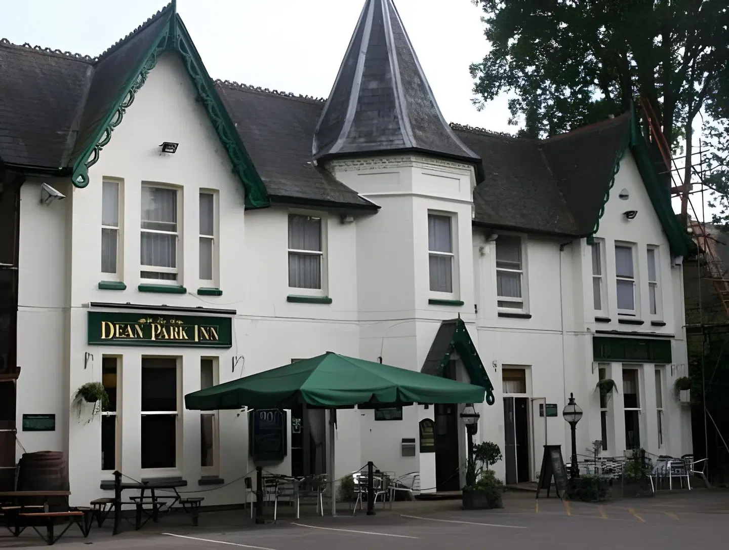 The Pavilion Arms EXTERIOR