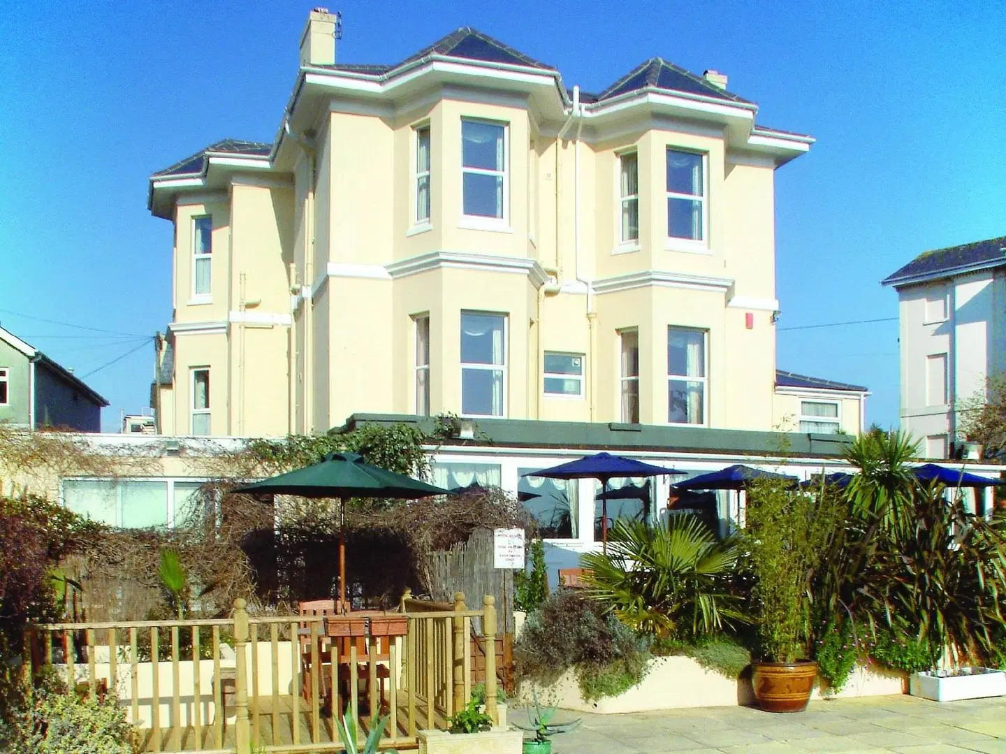 The Cimon EXTERIOR