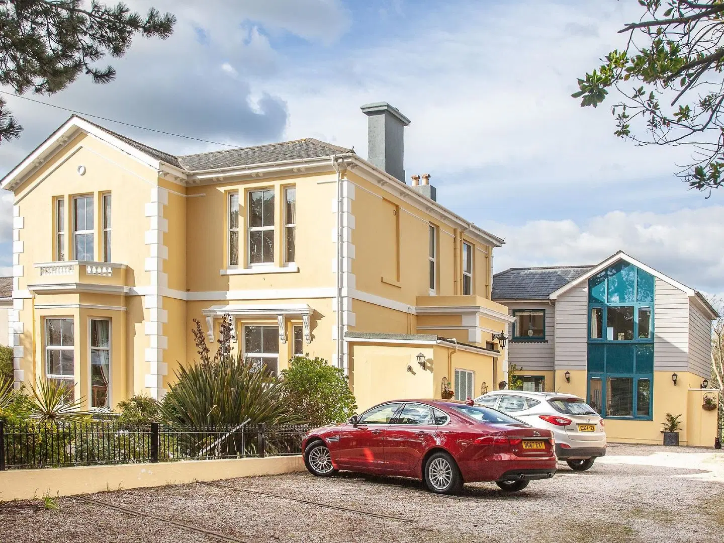 Court Prior Guest House EXTERIOR
