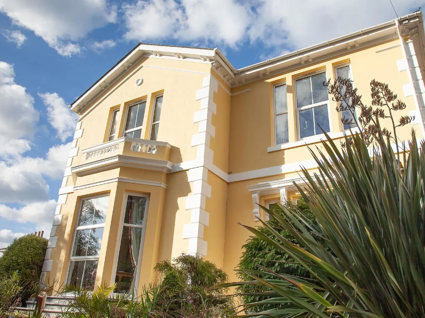 Court Prior Guest House EXTERIOR