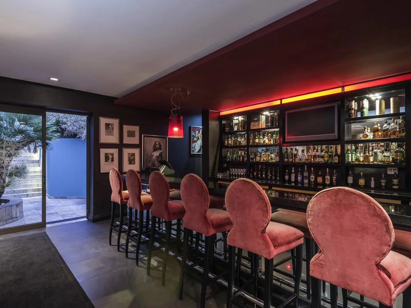 No5 Boutique Art Hotel by Mantis Bar