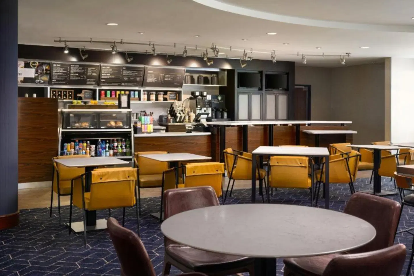 Courtyard by Marriott Fort Myers at I-75 and Gulf Coast Town Center Bar