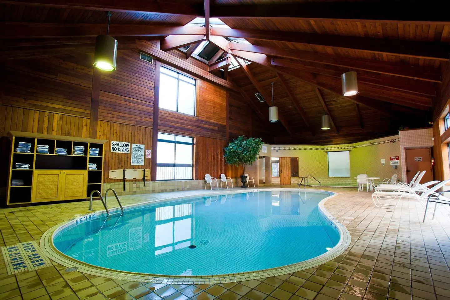 Holiday Inn Niagara Falls - by the Falls by IHG Hallenbad