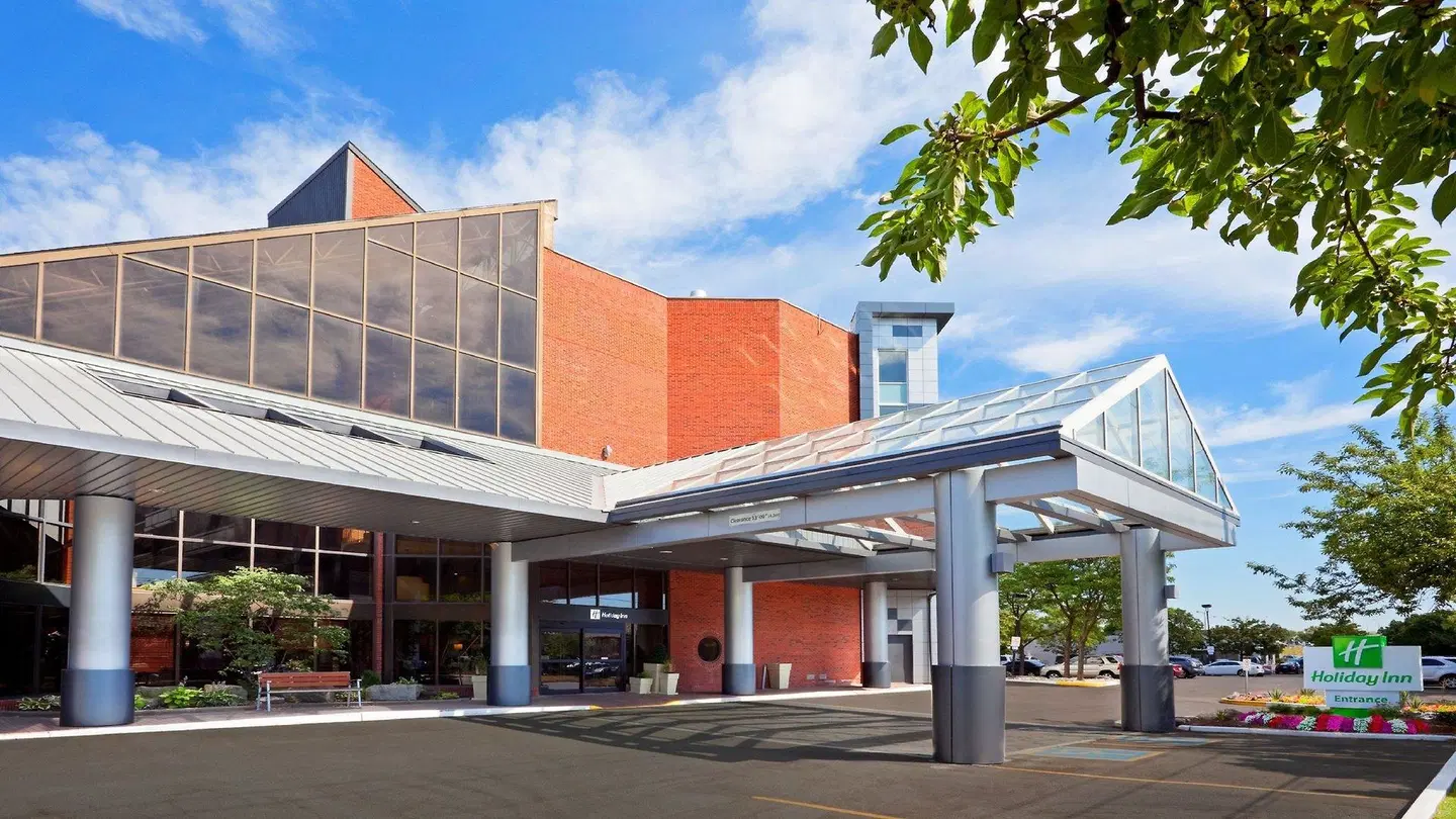 Holiday Inn Oakville (Centre) by IHG EXTERIOR