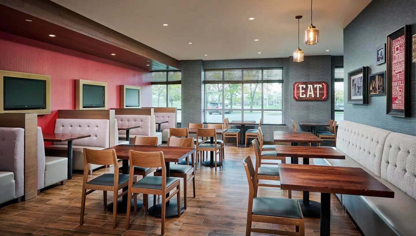 Holiday Inn & Suites Oakville @ Bronte by IHG Restaurant