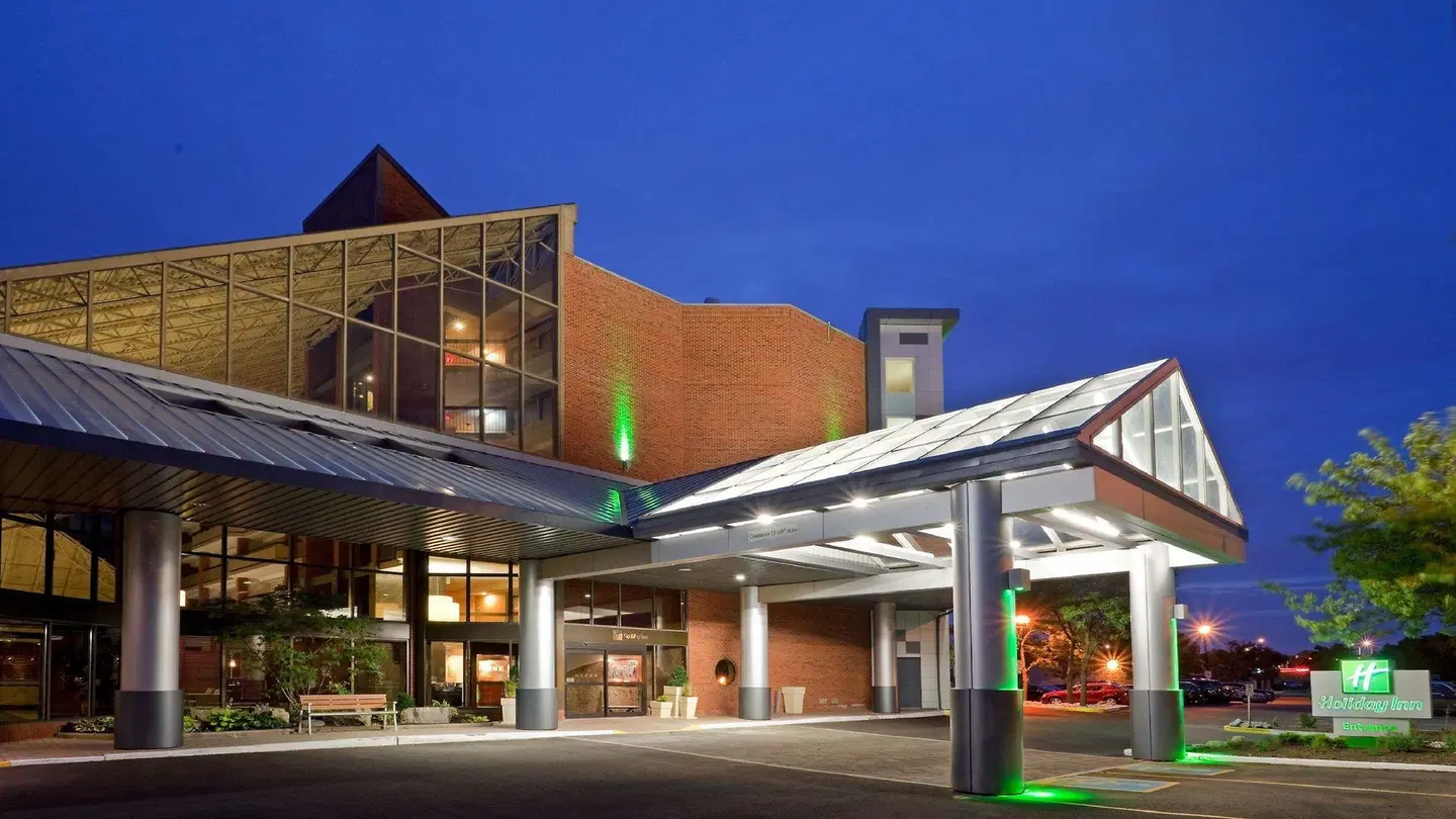 Holiday Inn Oakville (Centre) by IHG EXTERIOR