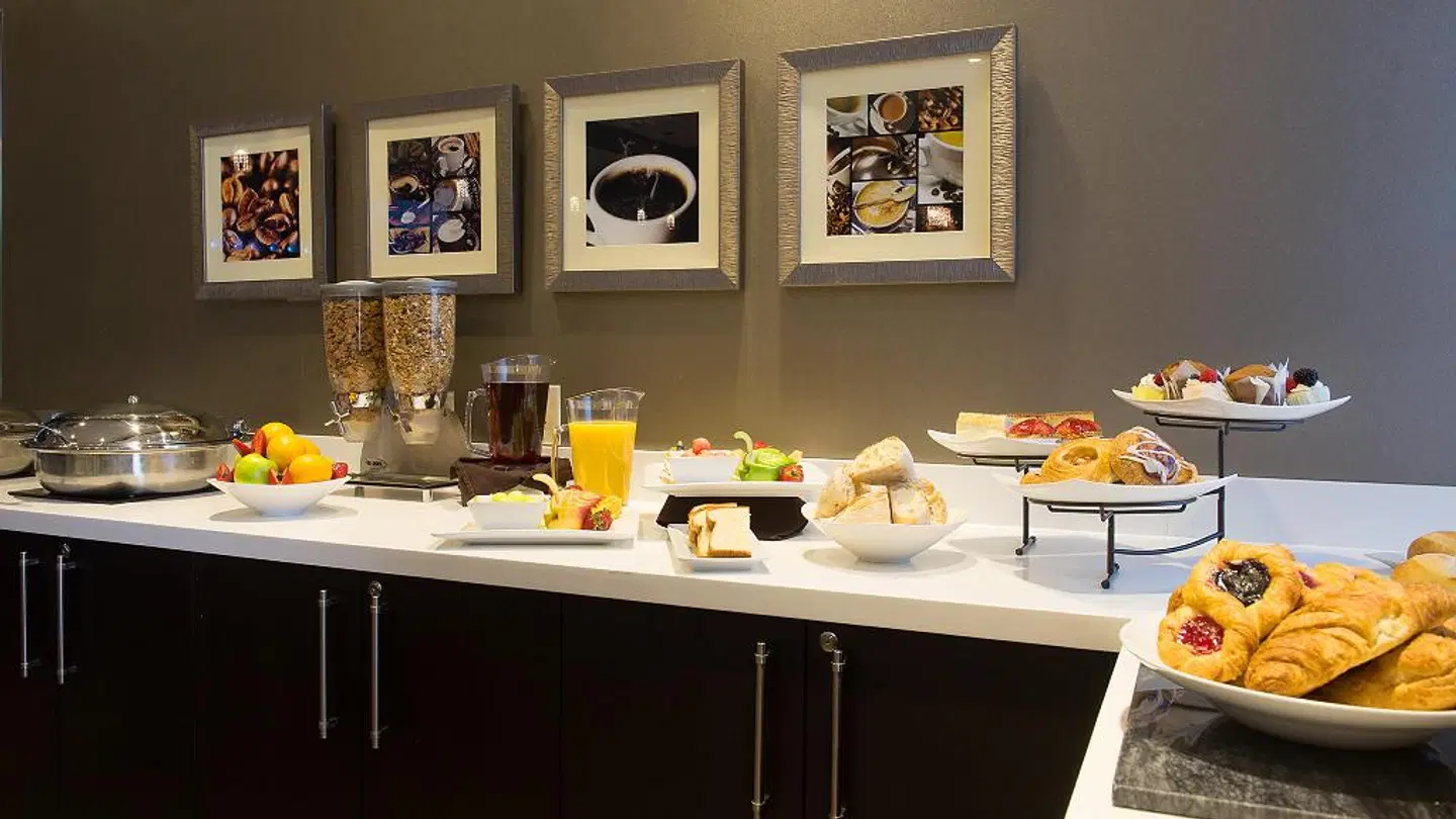 Holiday Inn & Suites Mississauga West - Meadowvale Restaurant