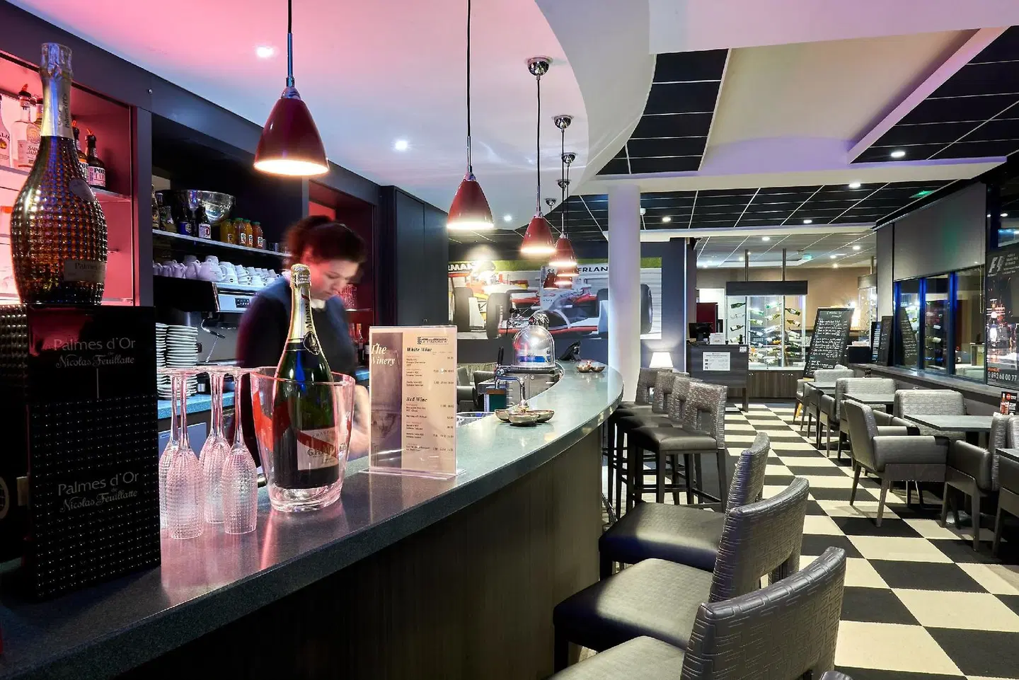 Hôtel Restaurant Le Paddock Bar