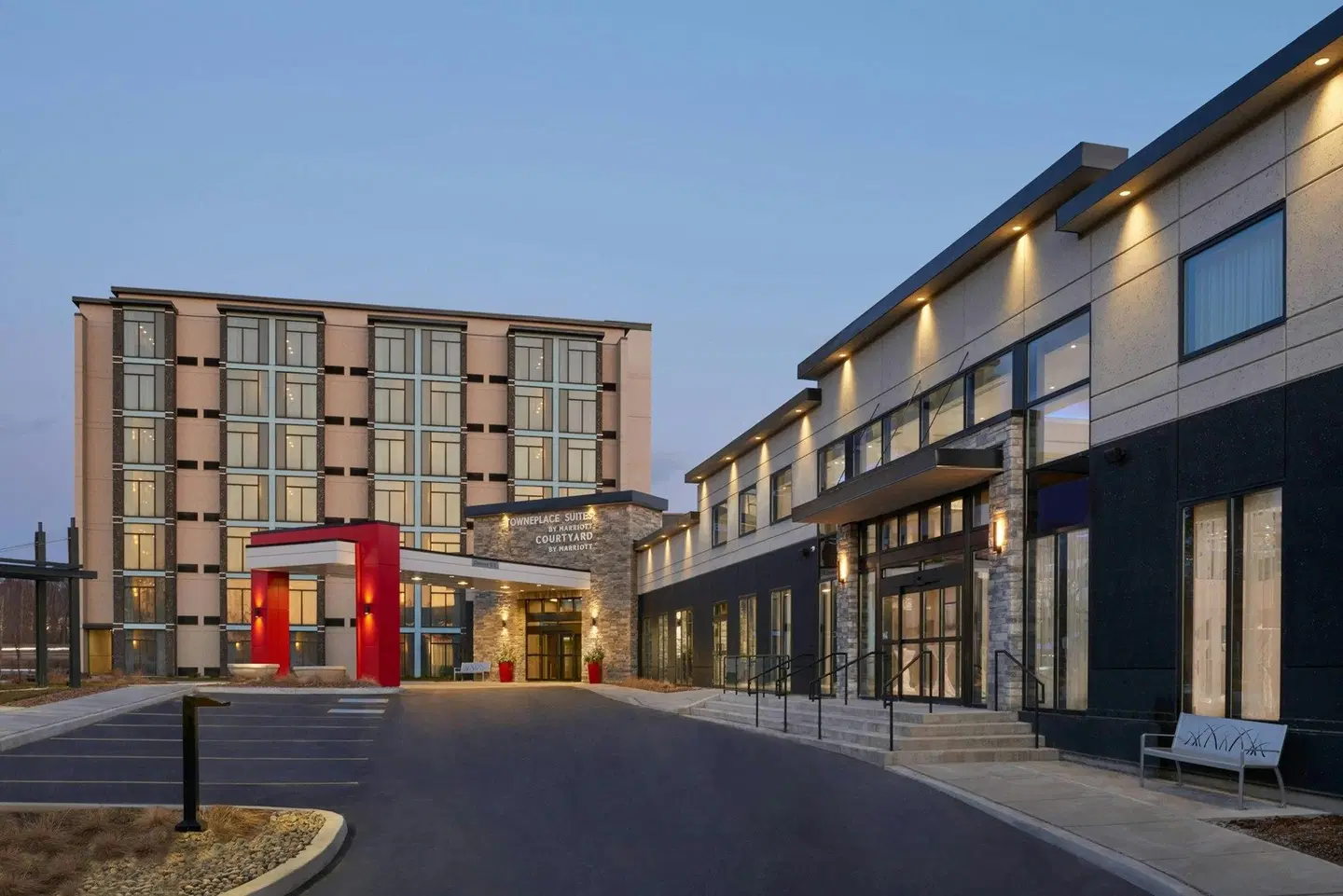 TownePlace Suites by Marriott Oshawa EXTERIOR