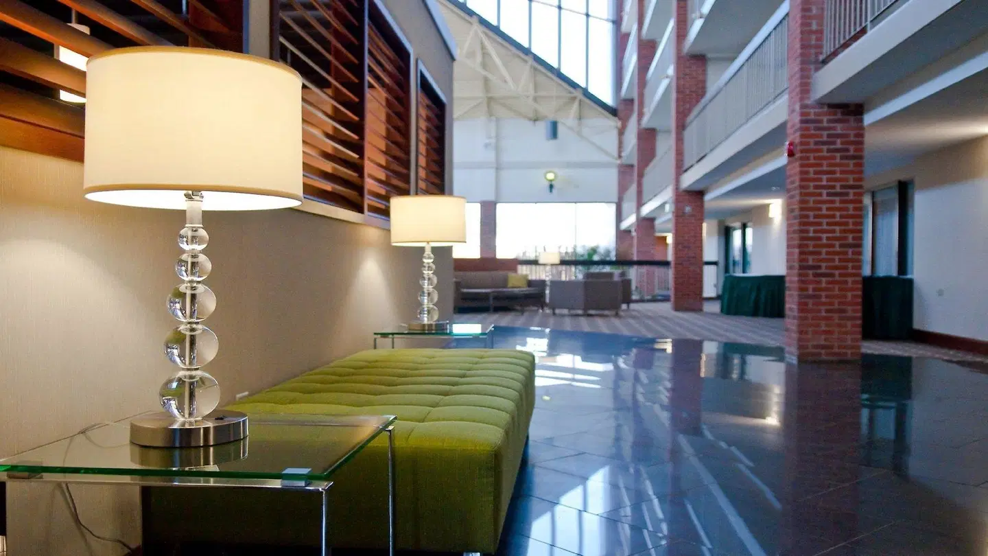 Holiday Inn Oakville (Centre) by IHG Hallenbad