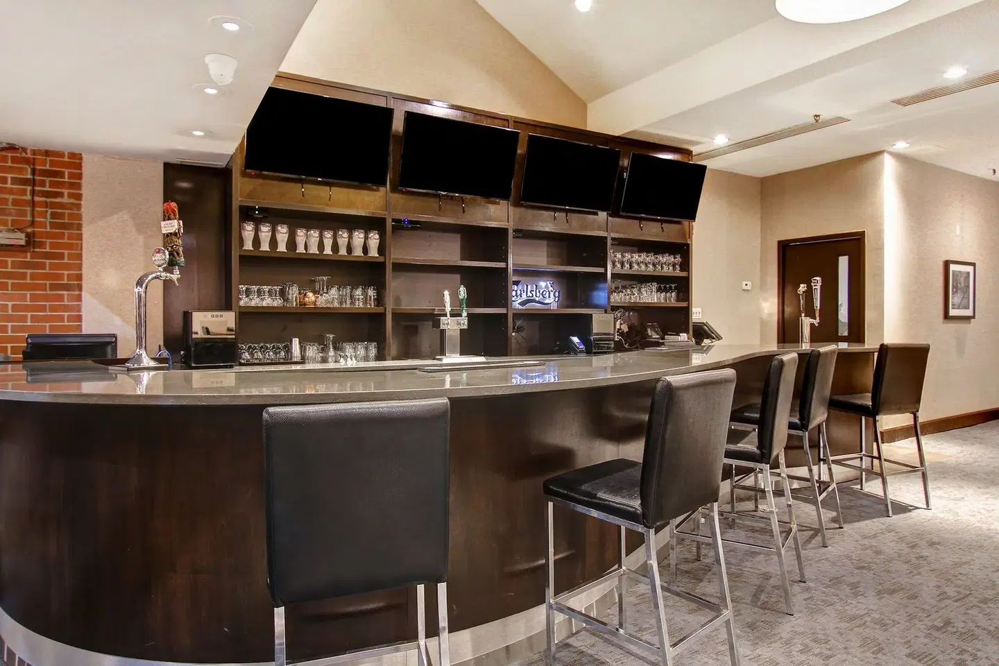 Holiday Inn Oakville (Centre) by IHG Bar
