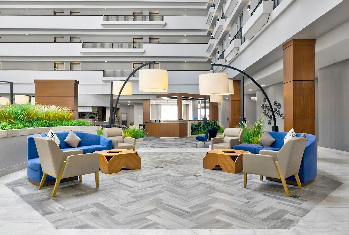 DoubleTree by Hilton Davenport LOUNGE_LOBBY