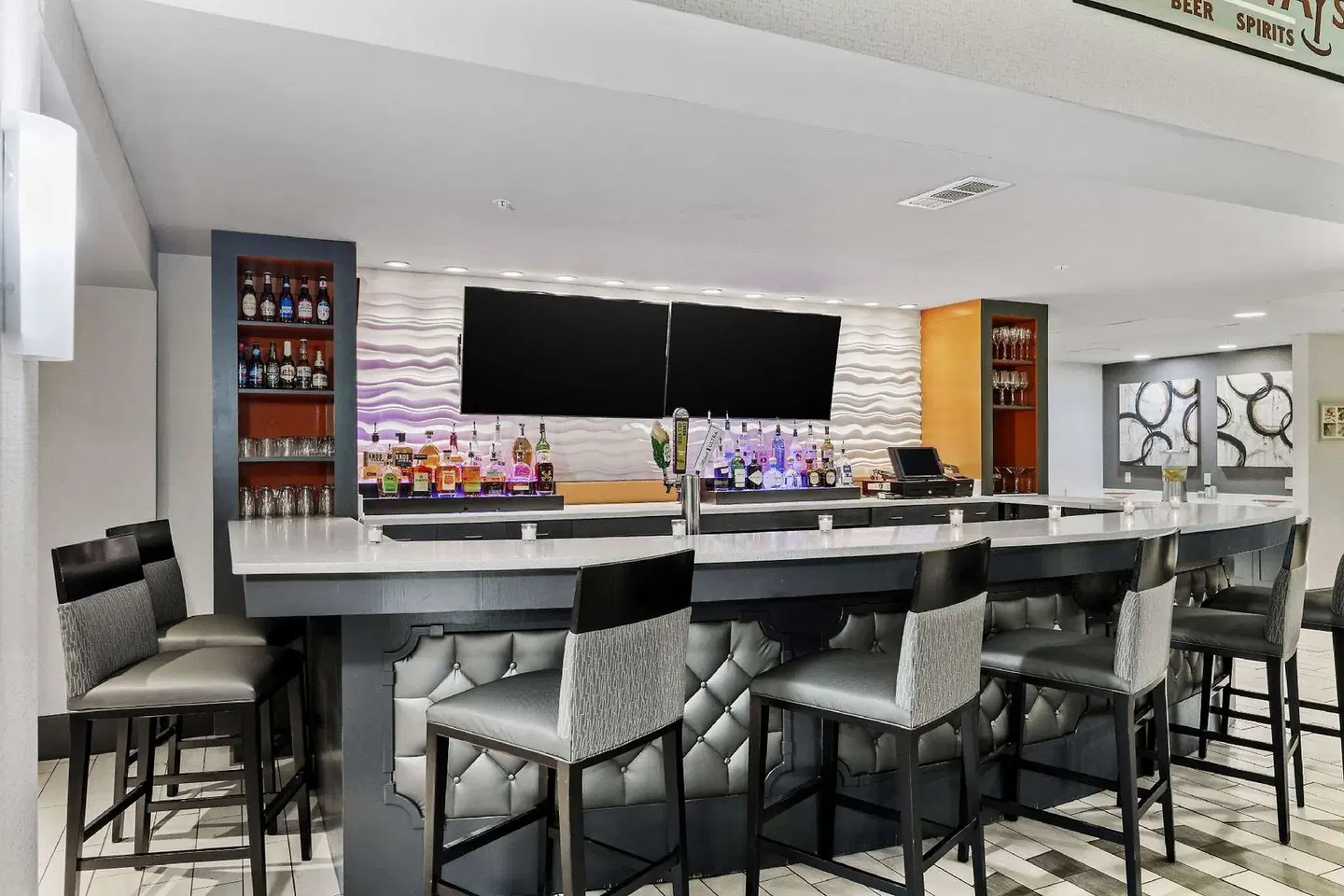 DoubleTree by Hilton Huntsville-South Bar