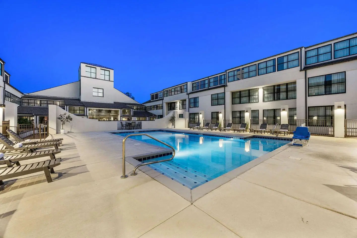 DoubleTree by Hilton Huntsville-South OUTDOOR_POOL
