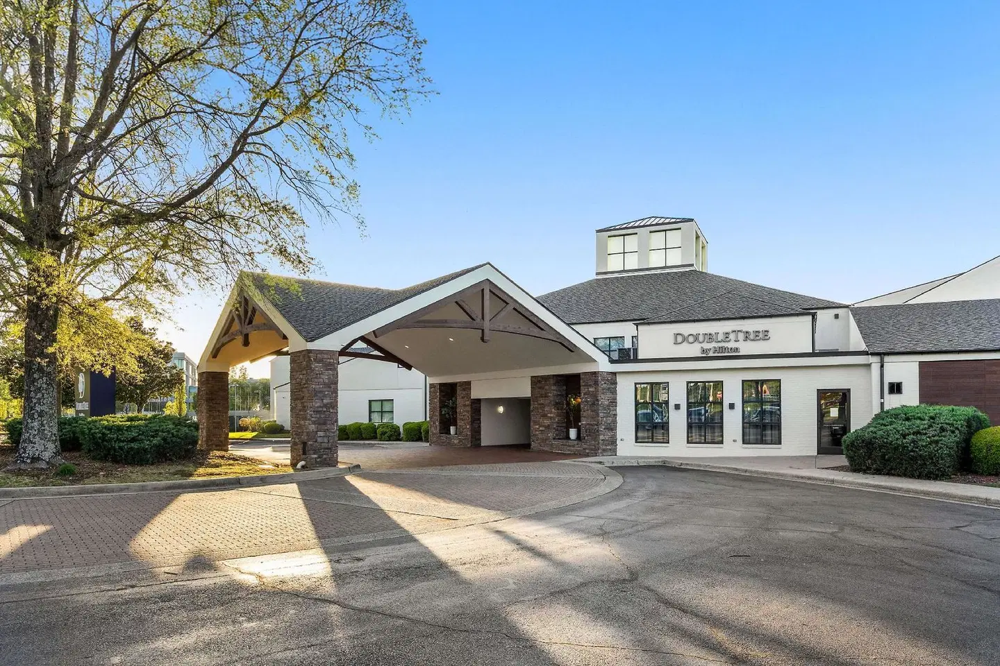 DoubleTree by Hilton Huntsville-South EXTERIOR