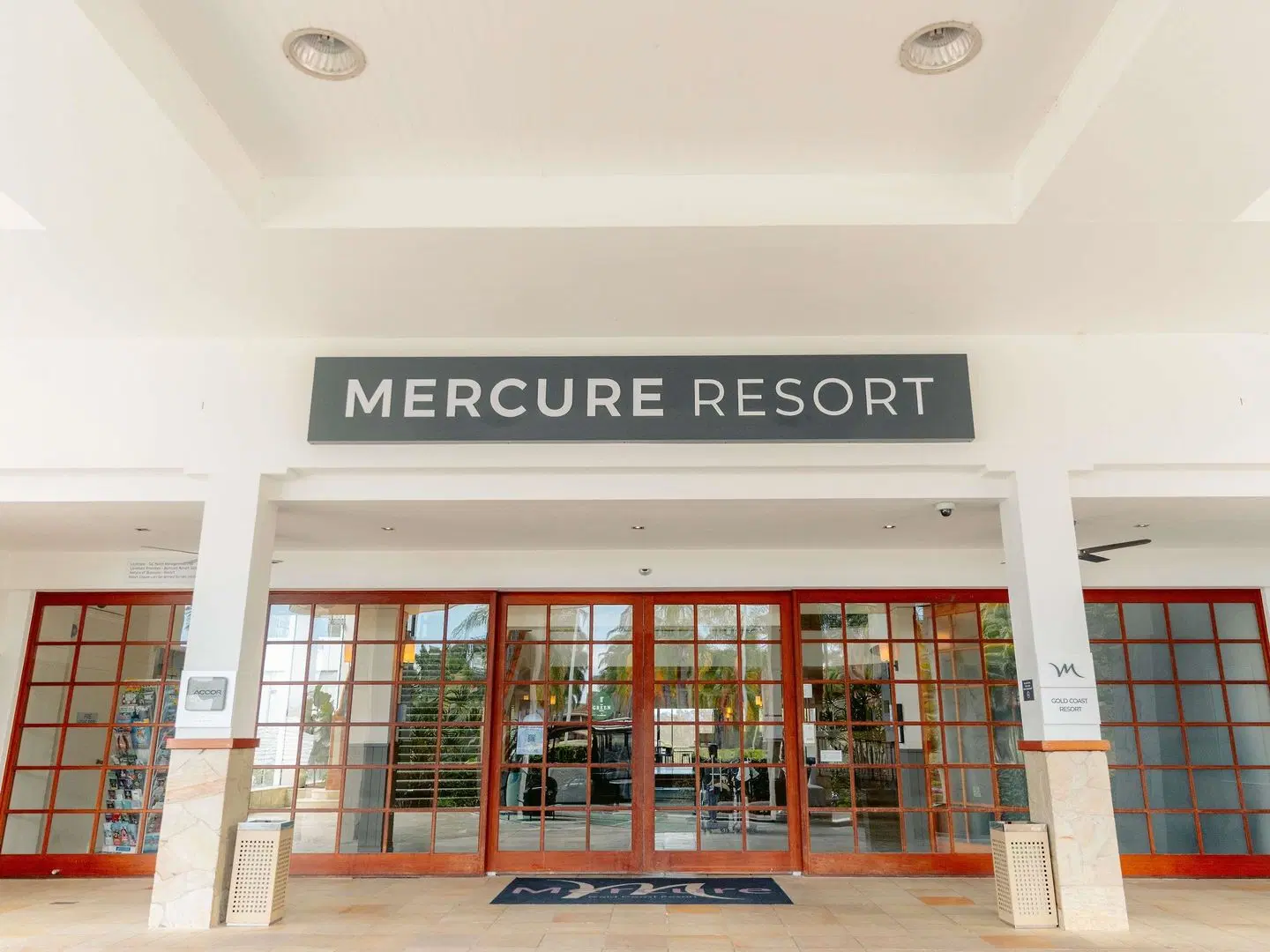 Mercure Gold Coast Resort EXTERIOR