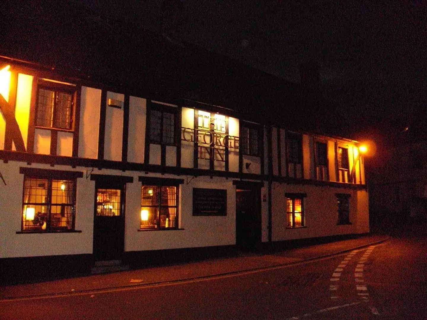 The George Inn EXTERIOR