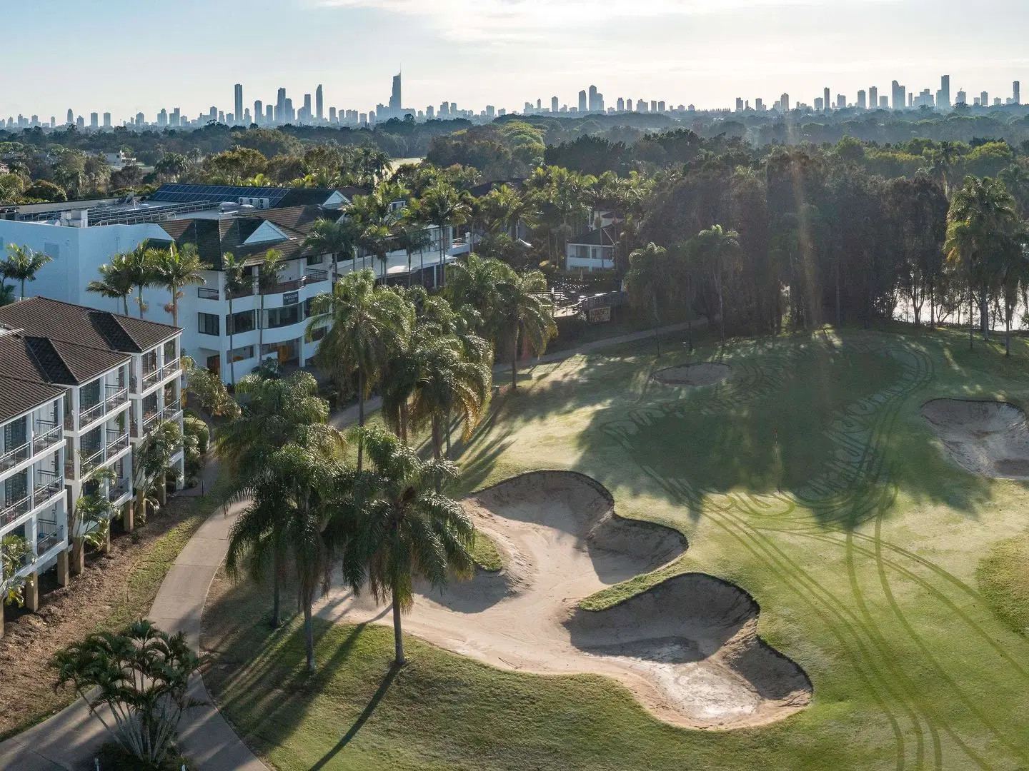 Mercure Gold Coast Resort EXTERIOR