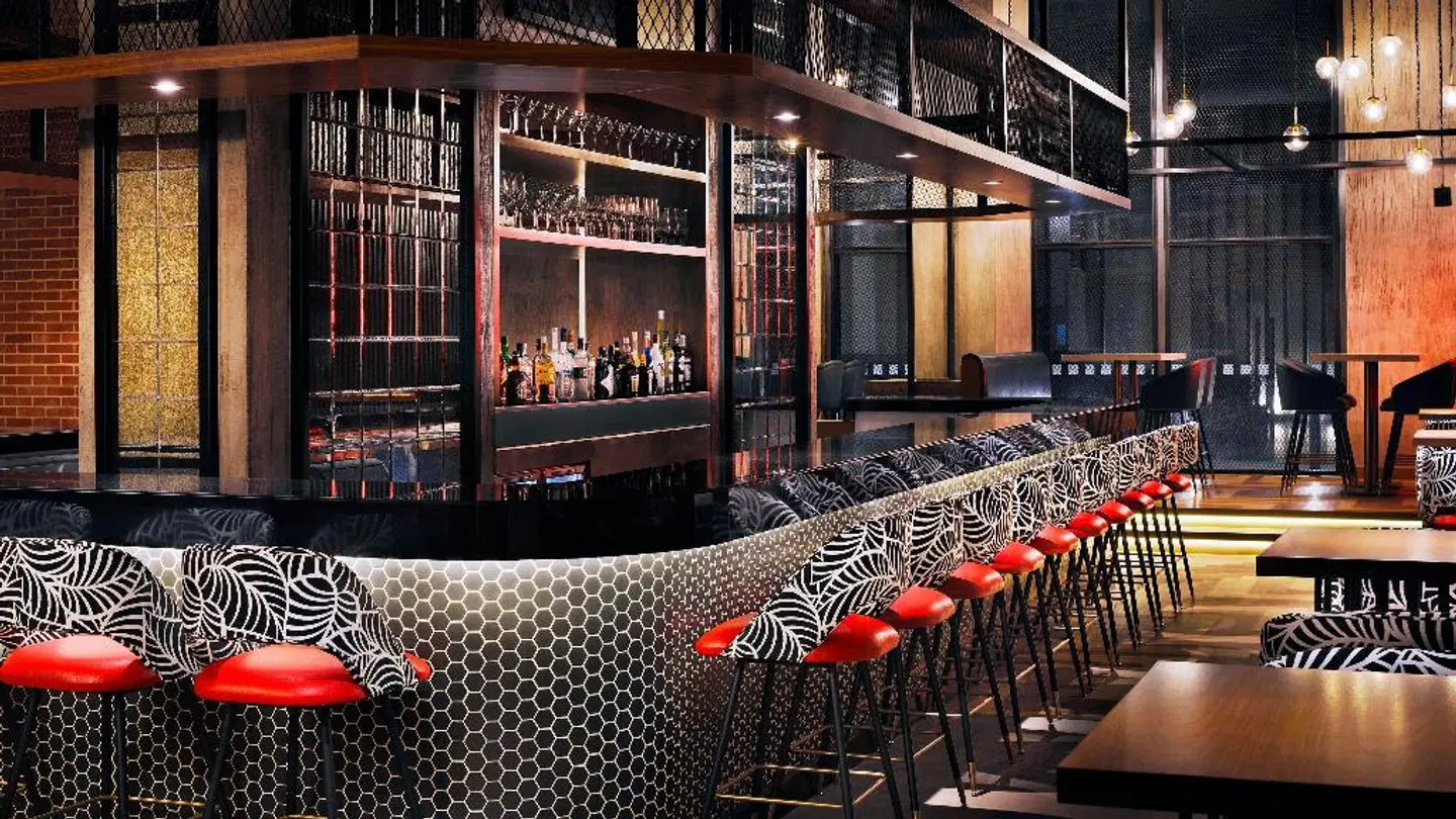 Holiday Inn Dubai Al-Maktoum Airport by IHG Bar