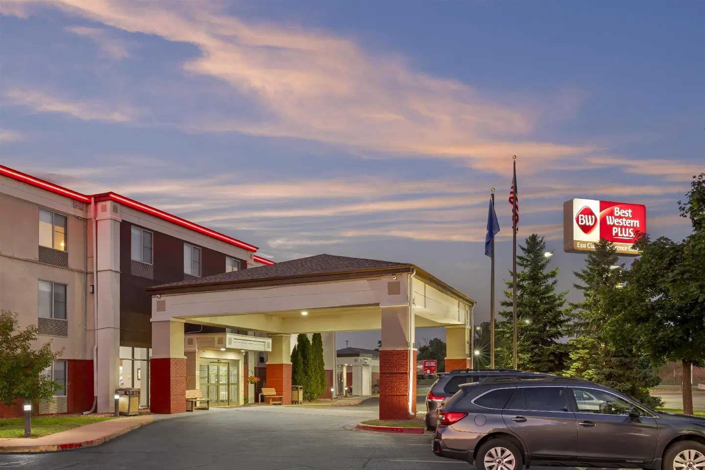 Best Western Plus Eau Claire Conference Center EXTERIOR