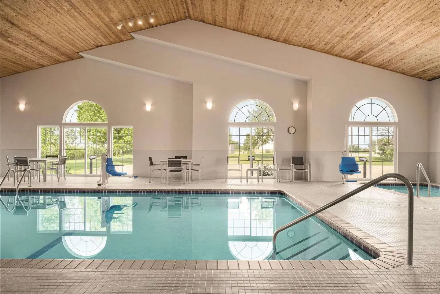 Country Inn & Suites by Radisson, Pella, IA Hallenbad