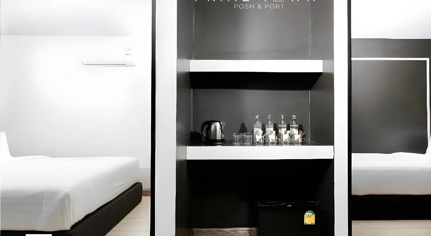 PRIME TOWN - Posh & Port Hotel Bar