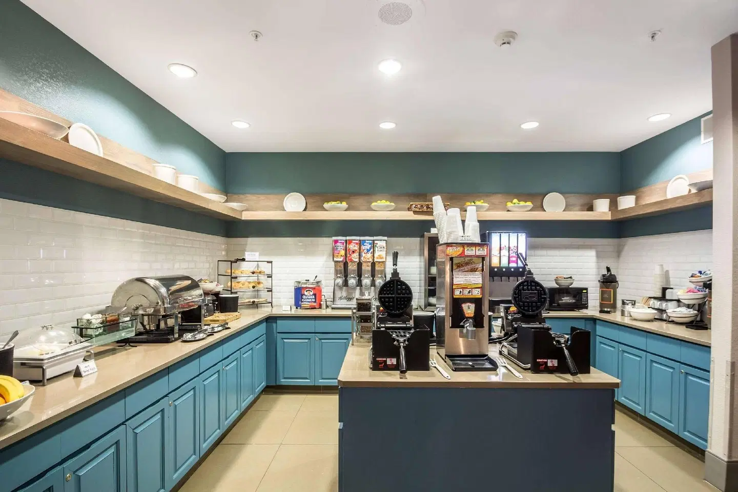 Country Inn & Suites by Radisson, Fond du Lac, WI Bar