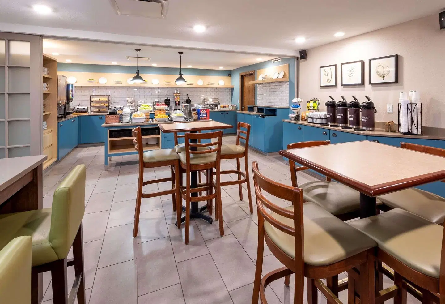 Country Inn & Suites by Radisson, Fargo, ND Bar