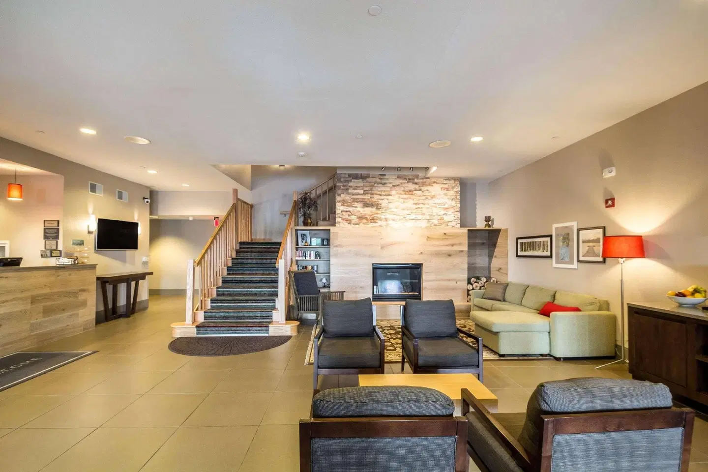 Country Inn & Suites by Radisson, Fond du Lac, WI LOUNGE_LOBBY