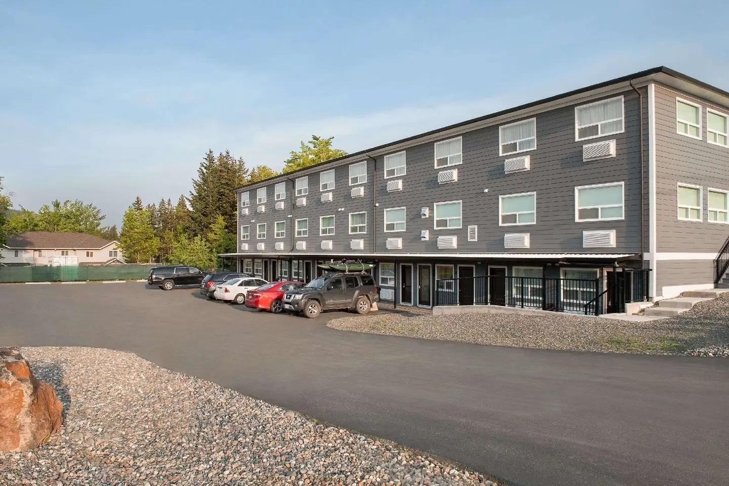 Days Inn by Wyndham 100 Mile House EXTERIOR