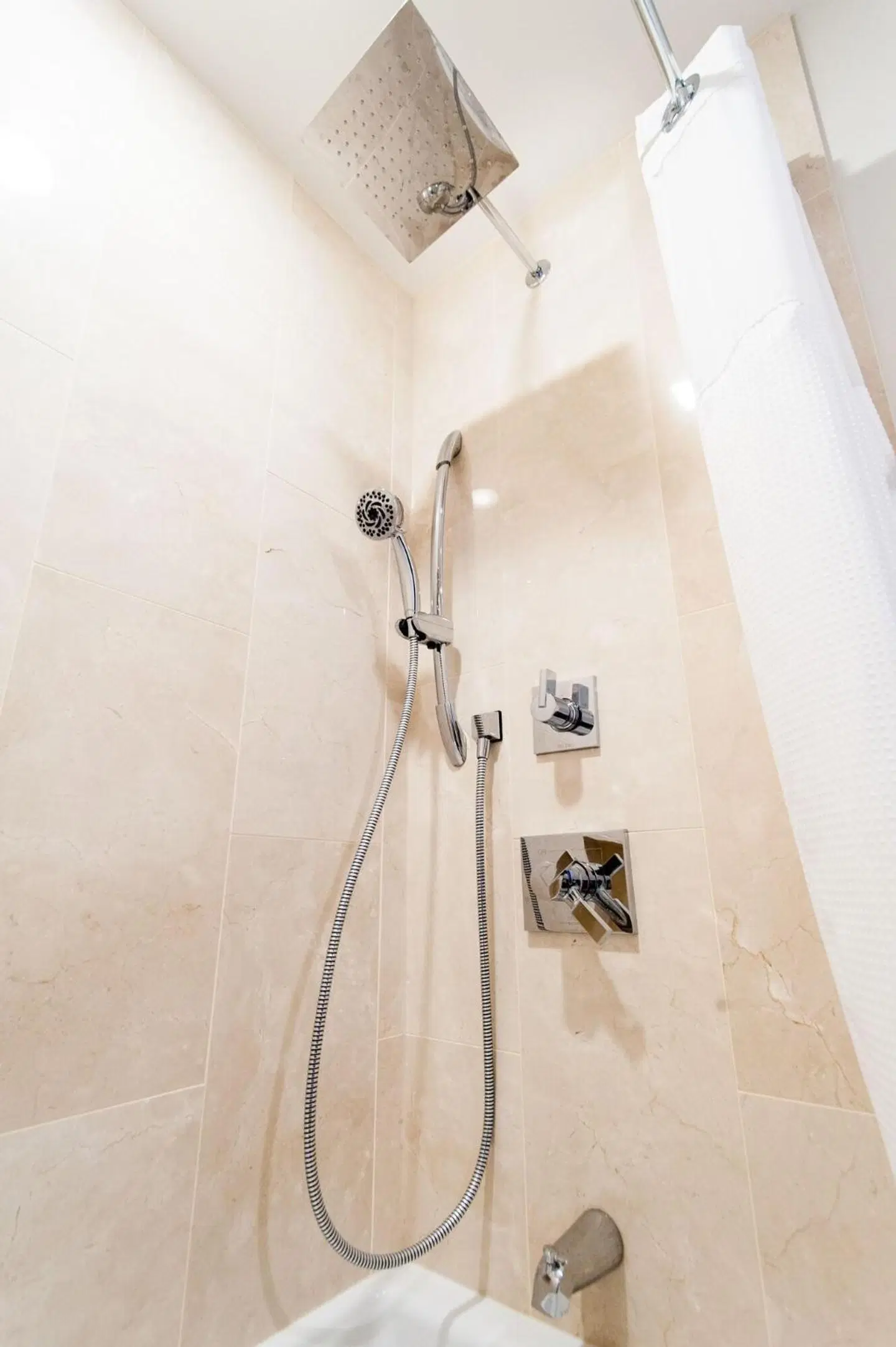 The Sydney Boutique Inn Badezimmer