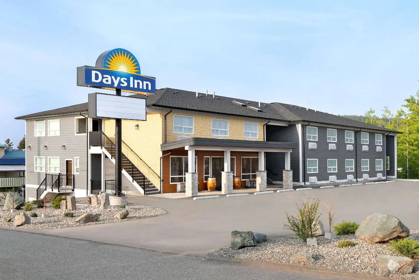 Days Inn by Wyndham 100 Mile House EXTERIOR