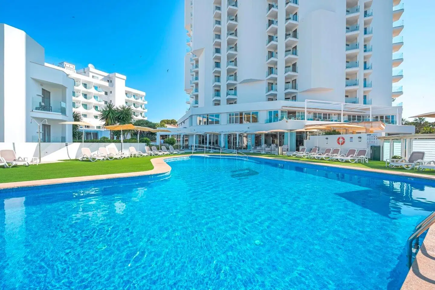 THB Maria Isabel OUTDOOR_POOL