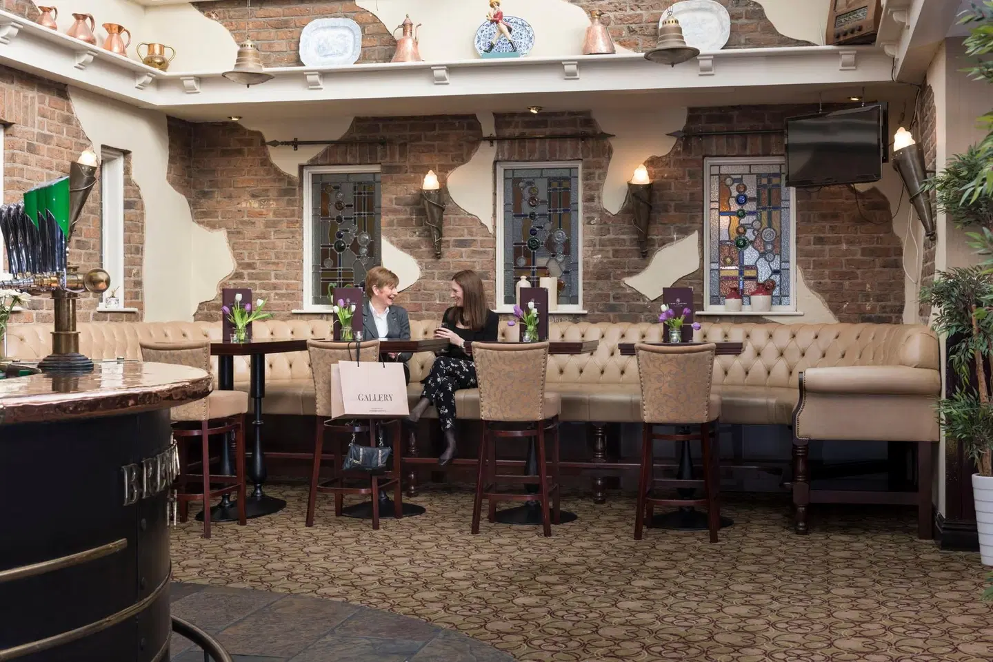 Four Seasons Hotel & Leisure Club Bar