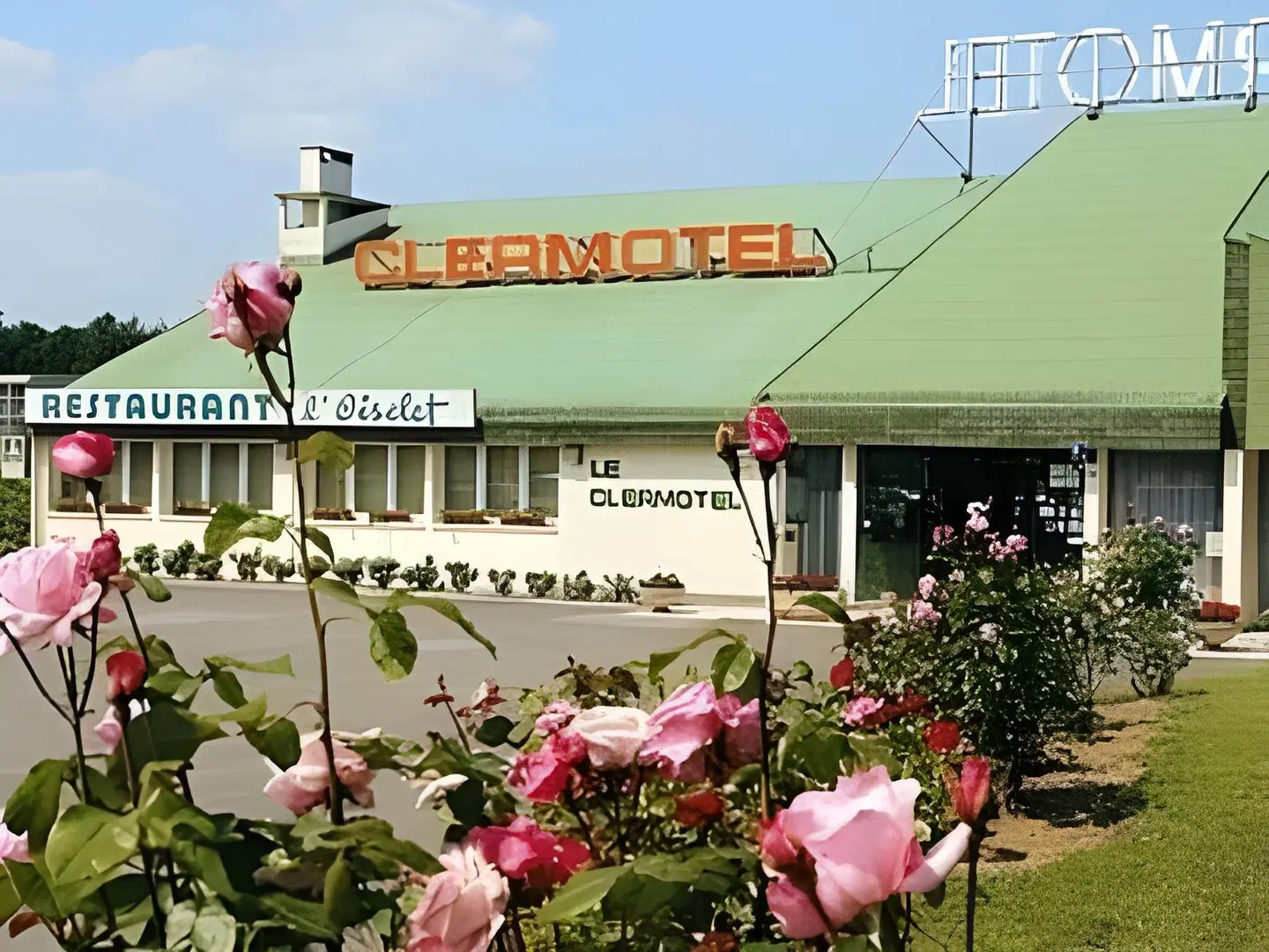 Logis Clermotel - Restaurant & Hôtel EXTERIOR