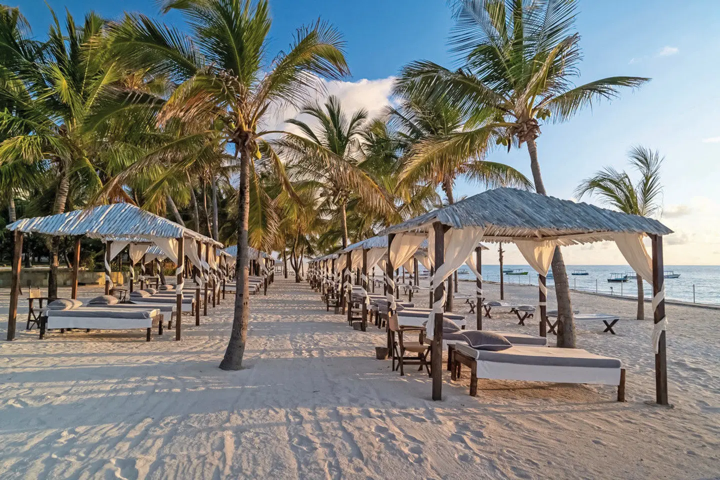 Billionaire Resort & Retreat Strand
