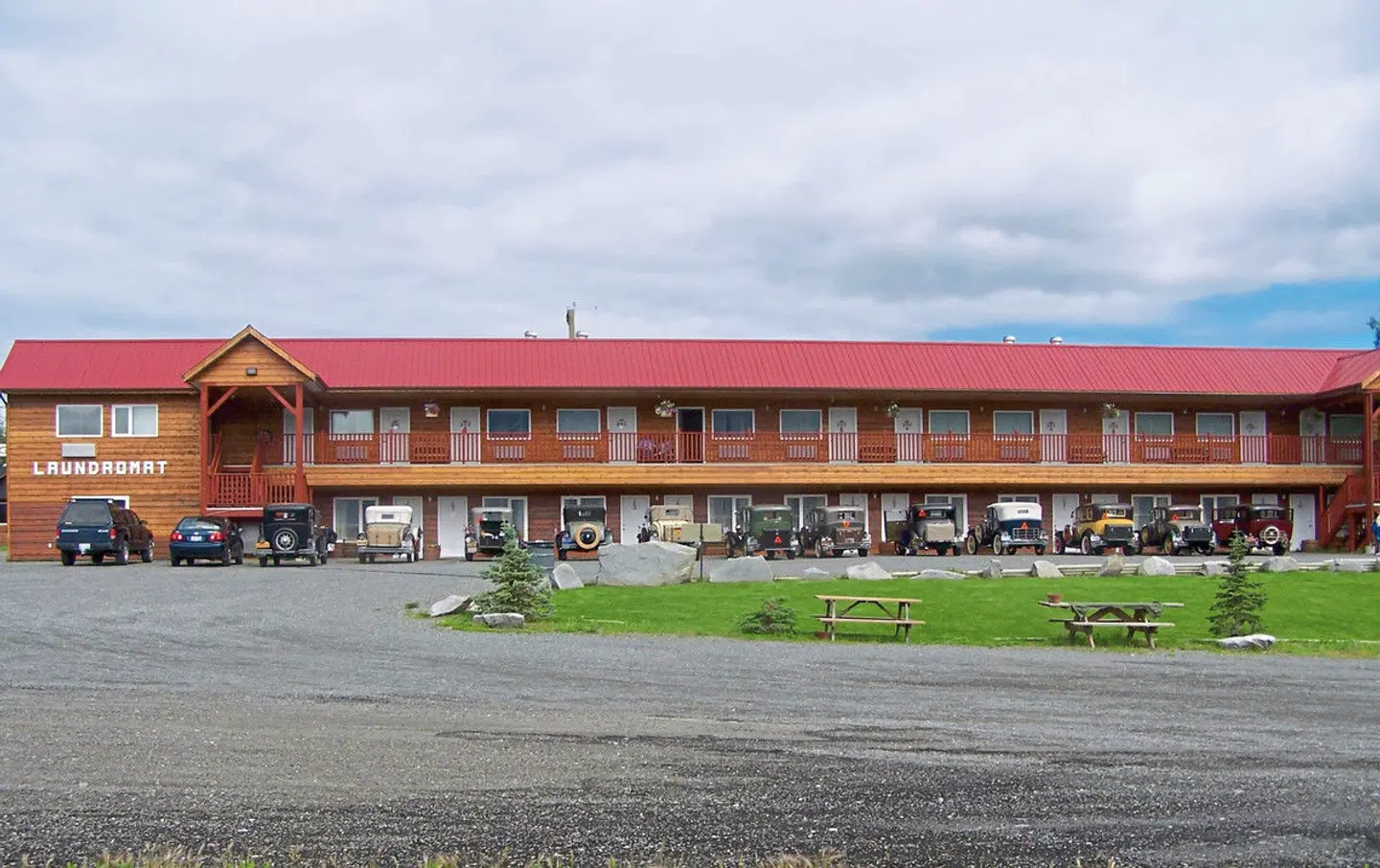 Alcan Motor Inn EXTERIOR
