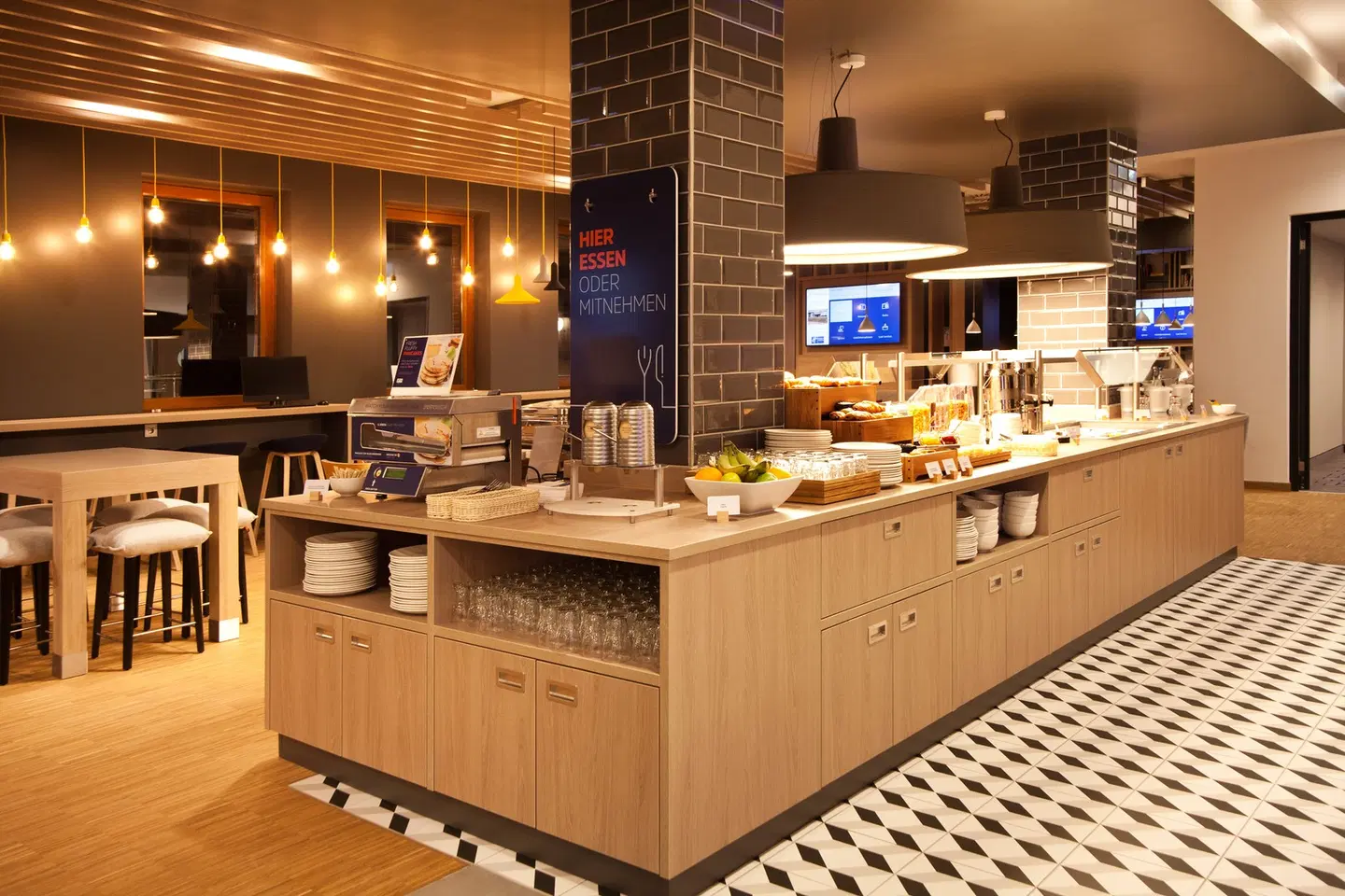 Holiday Inn Express & Suites Basel - Allschwil by IHG Restaurant